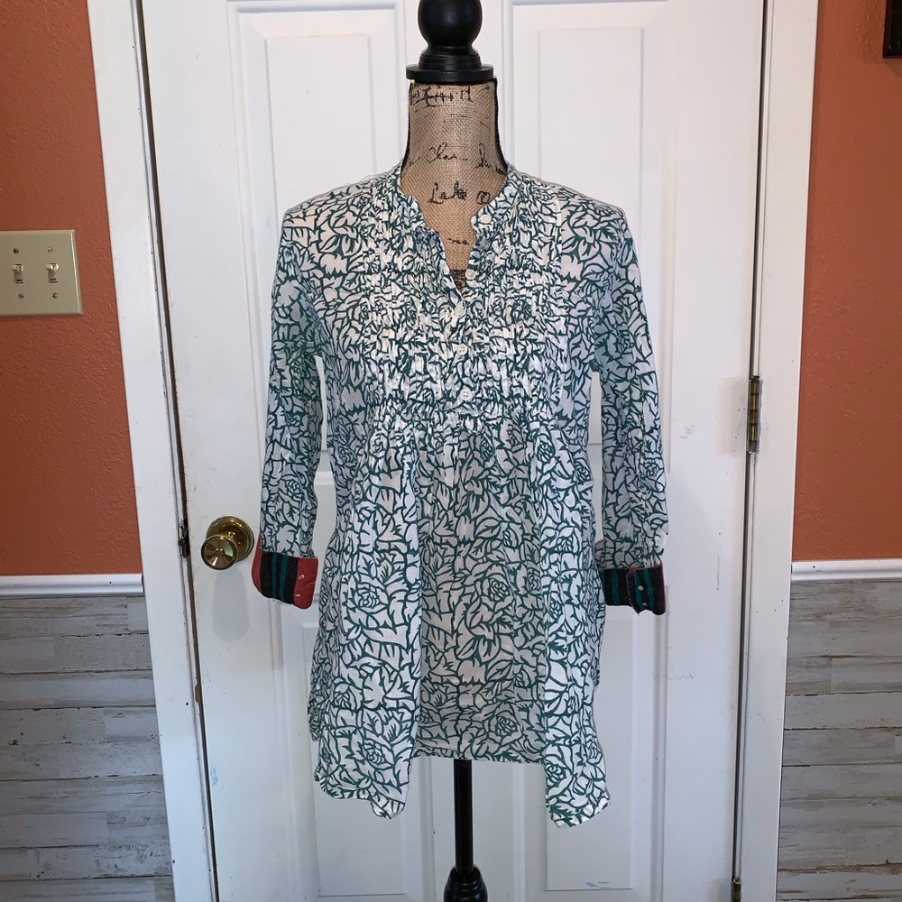 Adorable Roberta Roller Rabbit Lightweight Tunic❣️